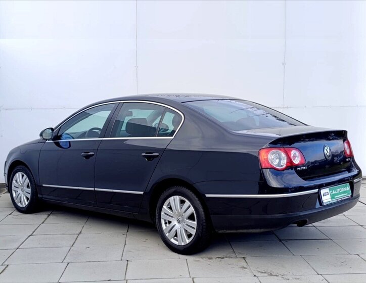 Volkswagen Passat Sedan 2,0 l 103 kw