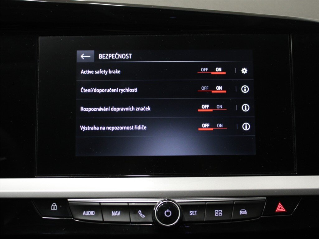 Opel Grandland SUV 1,2 l 96 kw