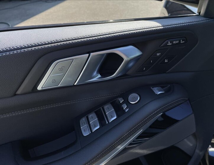 BMW X7 SUV / Terénní 3,0 l 195 kw