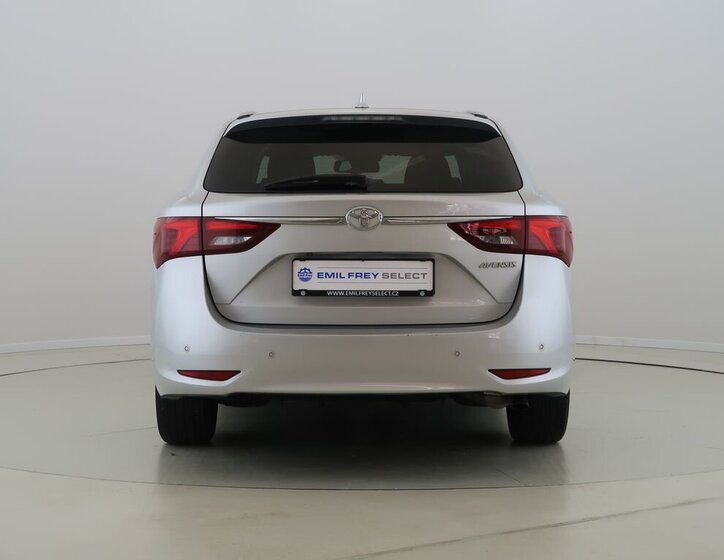 Toyota Avensis Kombi 2,0 l 105 kw