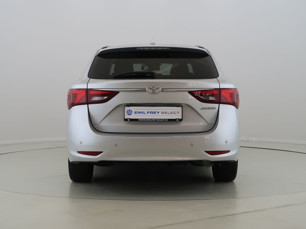 Toyota Avensis Kombi 2,0 l 105 kw