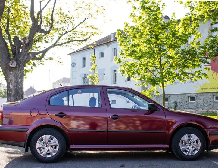 Škoda Octavia Sedan / Limuzína 1,6 l 55 kw