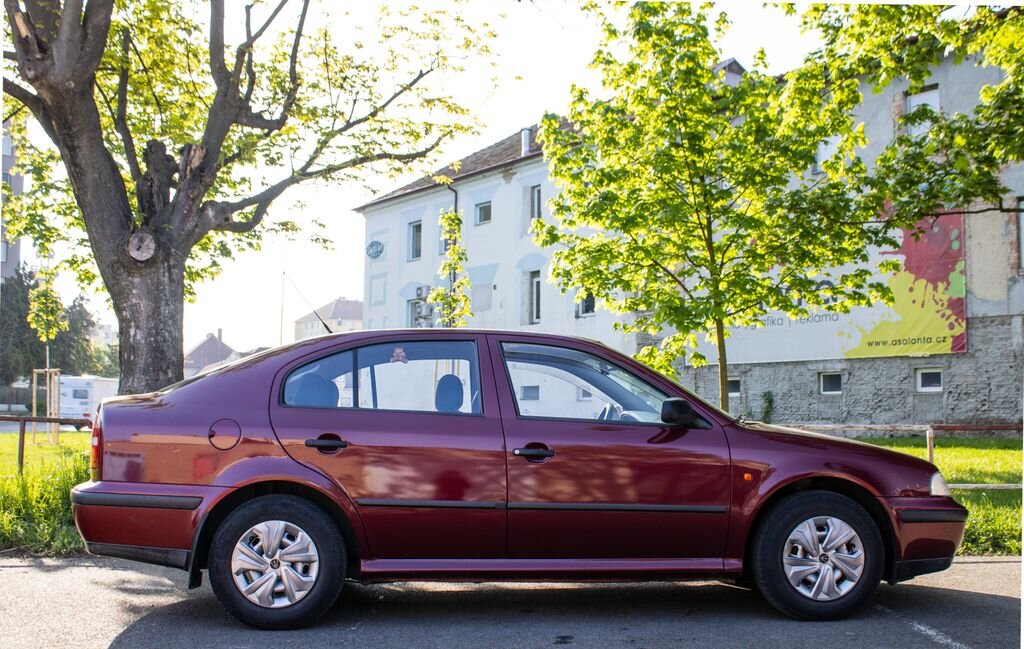 Škoda Octavia Sedan / Limuzína 1,6 l 55 kw