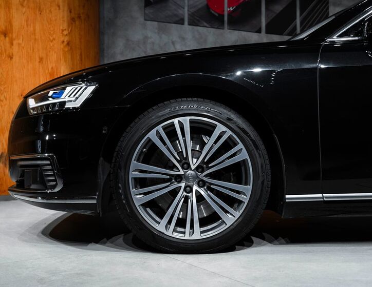 Audi A8 2