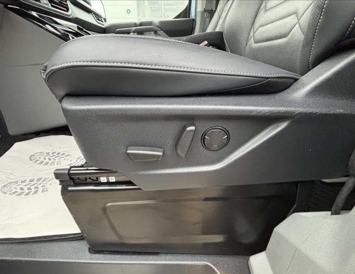 Ford Tourneo Custom 25