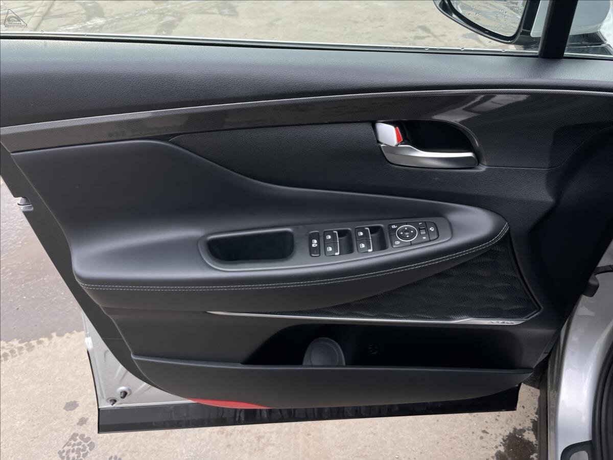 Hyundai Santa Fe SUV / Terénní 2,2 l 148 kw