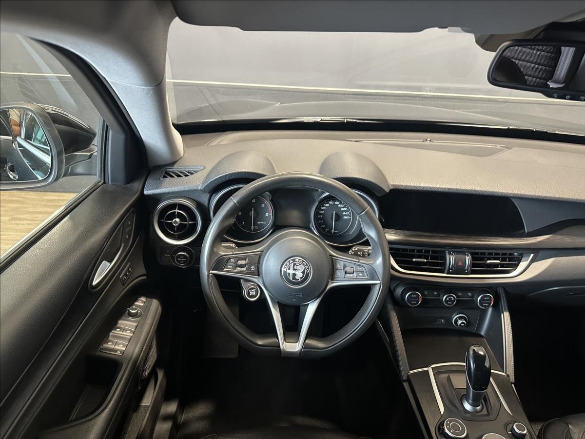 Alfa Romeo Stelvio SUV / Terénní 2,1 l 154 kw