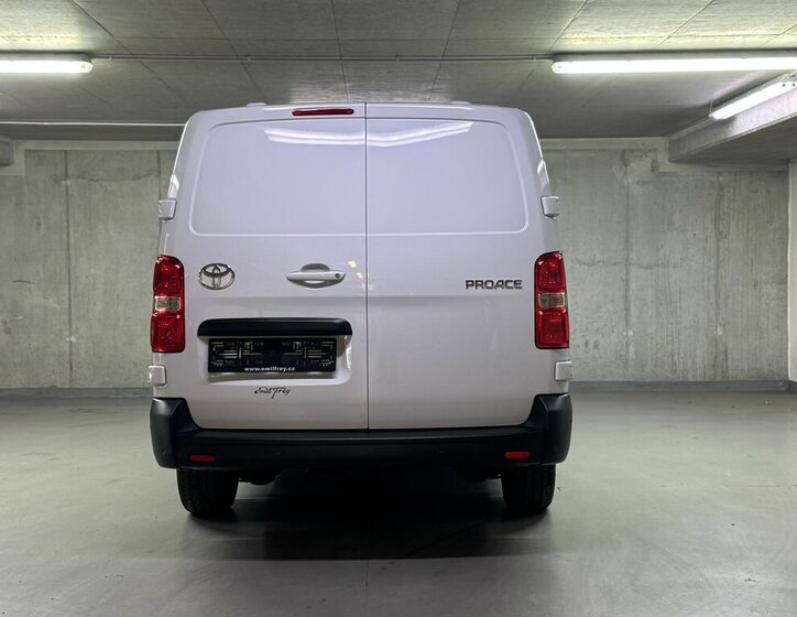 Toyota ProAce 6