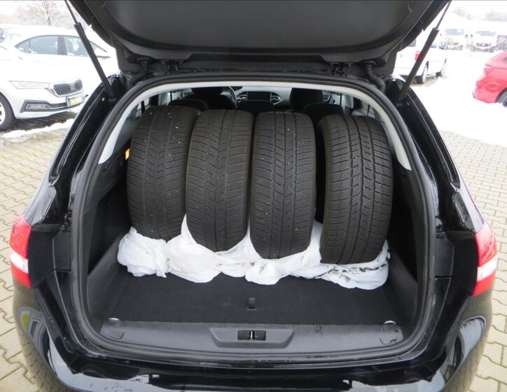 Peugeot 308 Kombi 1,2 l 96 kw