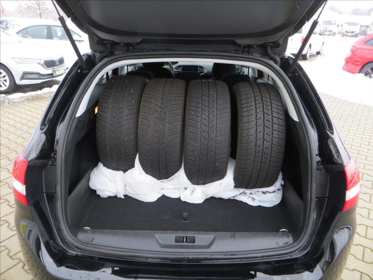 Peugeot 308 Kombi 1,2 l 96 kw