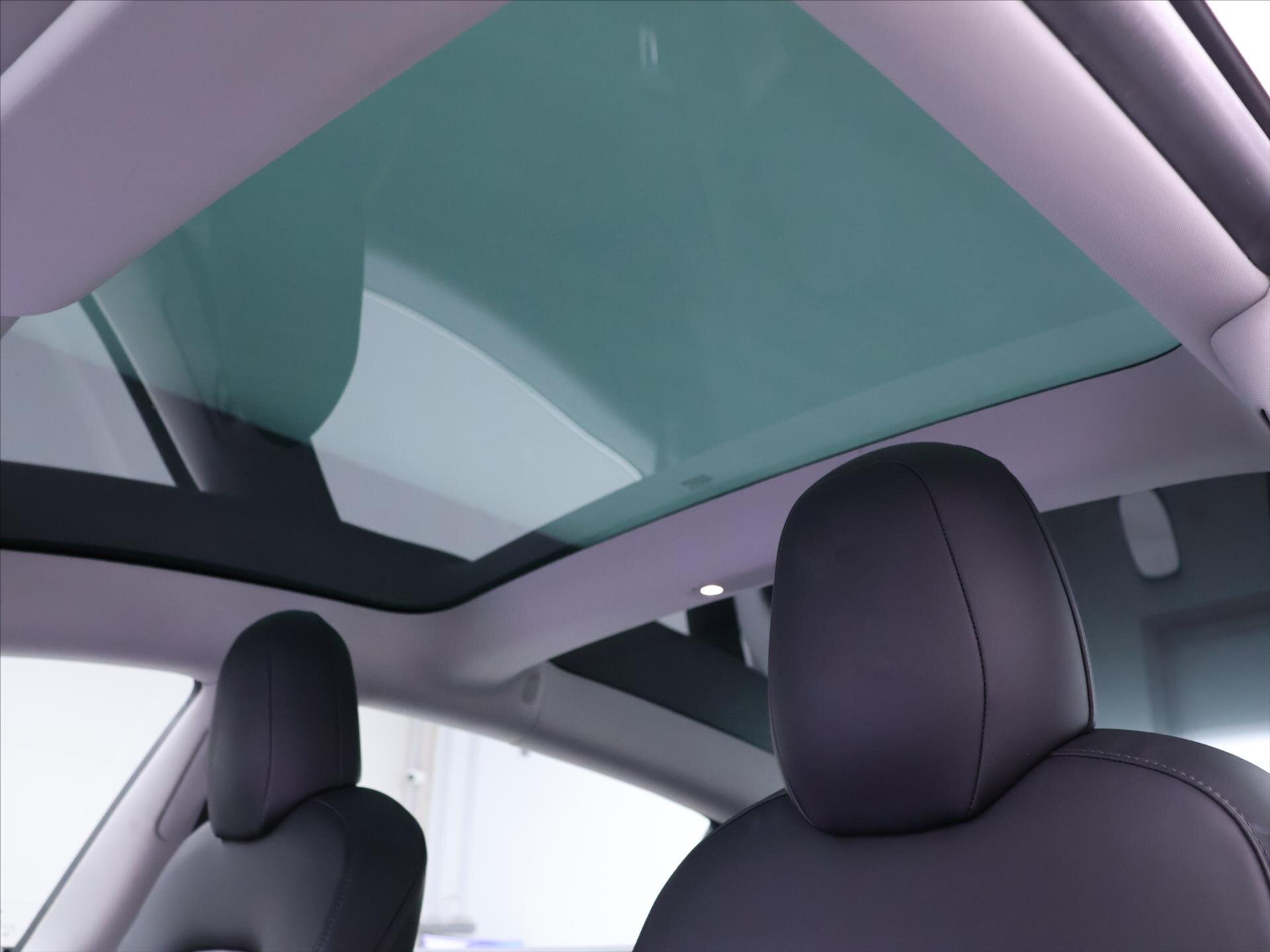 Tesla Model 3 Sedan / Limuzína 0,0 239 kw