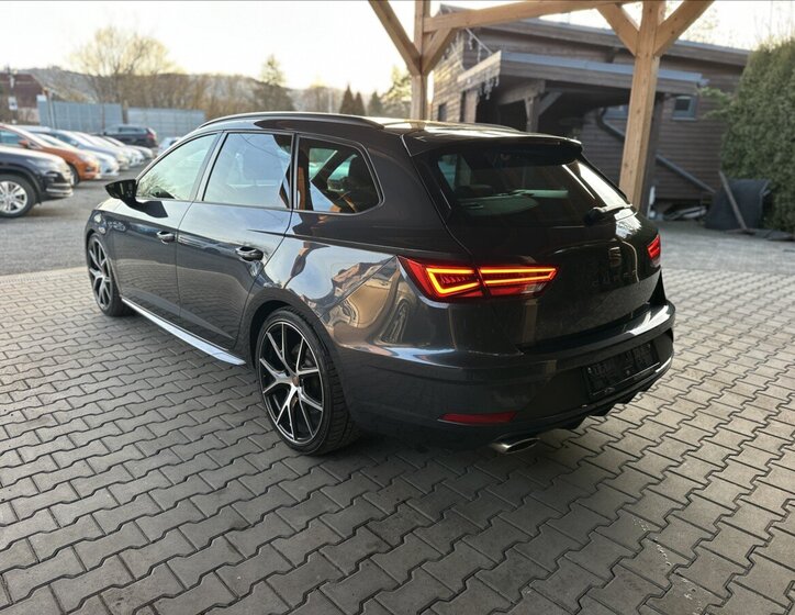 Seat Leon Kombi 2,0 l 221 kw