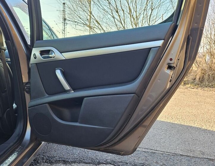 Peugeot 407 Sedan 2,0 l 100 kw