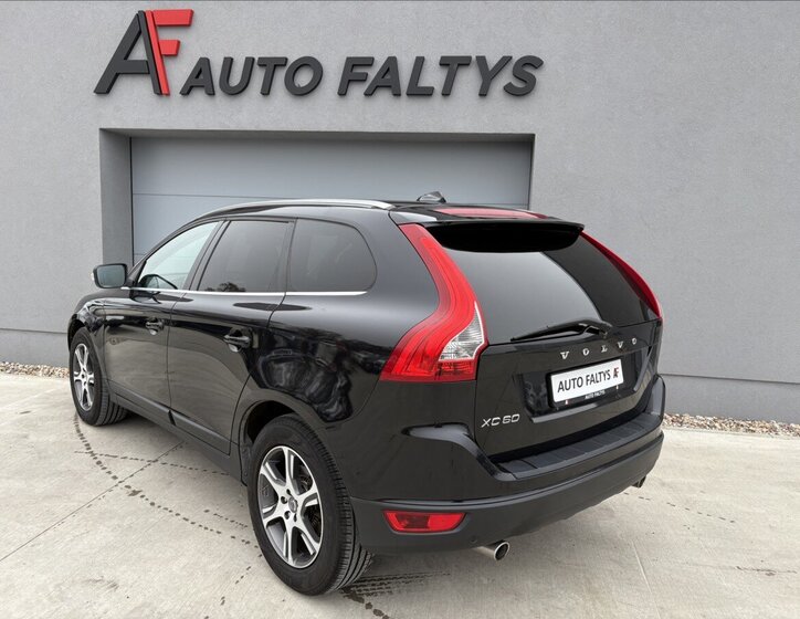 Volvo XC60 4