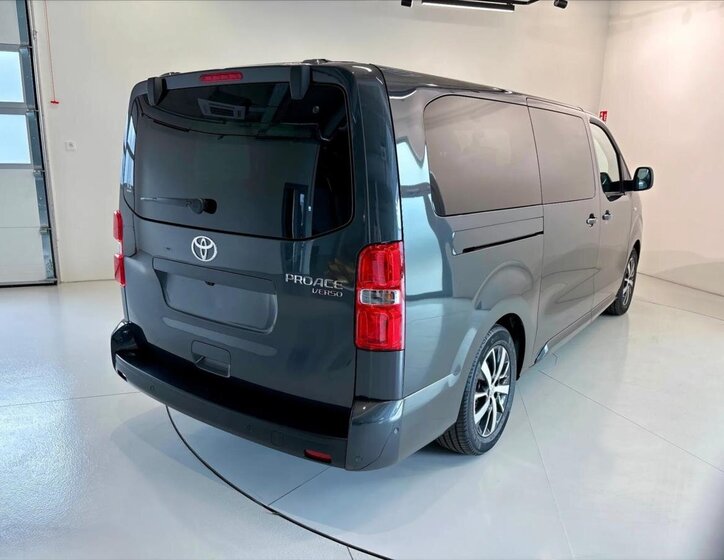 Toyota ProAce 9