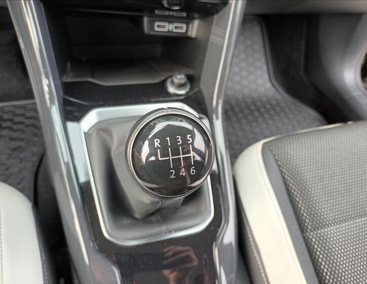 Volkswagen T-Roc SUV / Terénní 1,5 l 110 kw