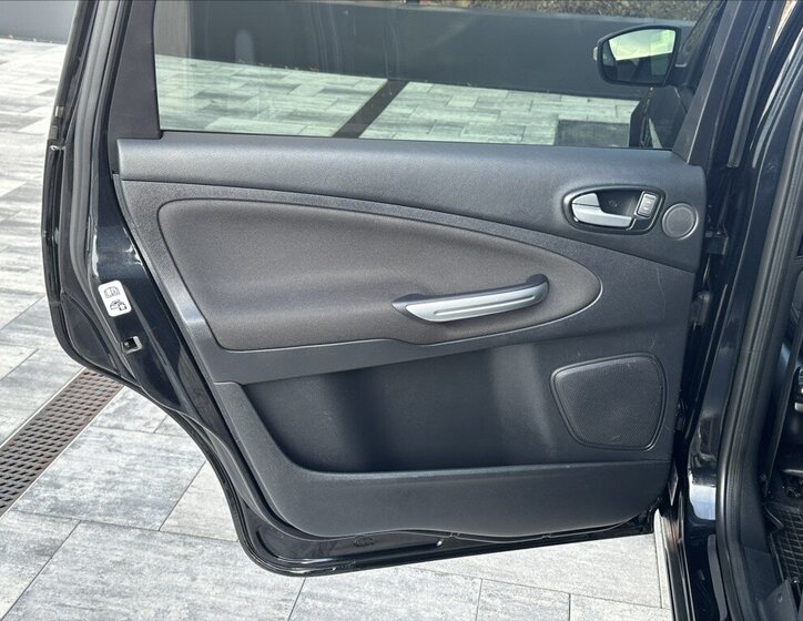 Ford S-MAX MPV 2,0 l 103 kw