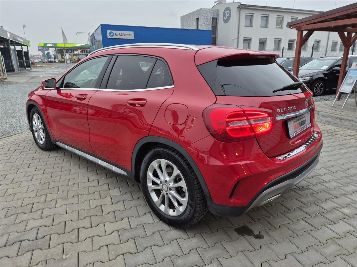 Mercedes-Benz GLA SUV / Terénní 1,6 l 115 kw