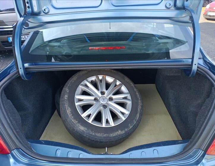 Peugeot 301 Sedan 1,6 l 68 kw