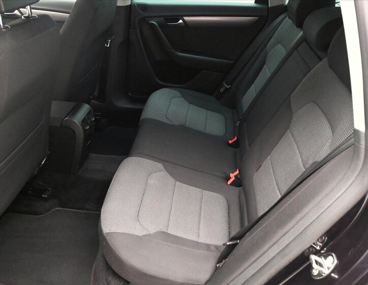 Volkswagen Passat Kombi 1,6 l 77 kw