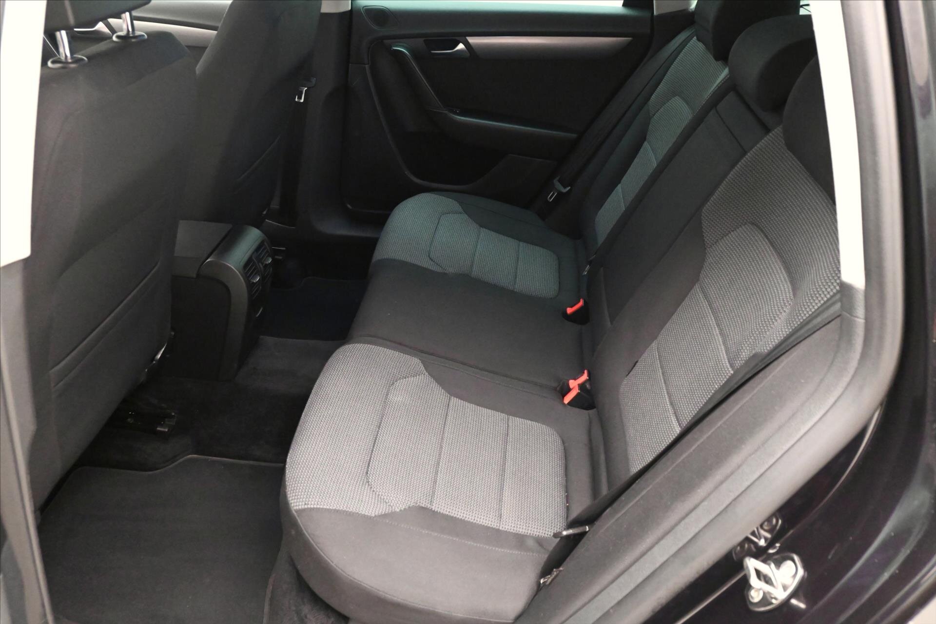 Volkswagen Passat Kombi 1,6 l 77 kw