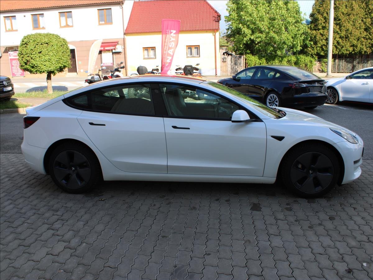 Tesla Model 3 Sedan / Limuzína 0,0 208 kw