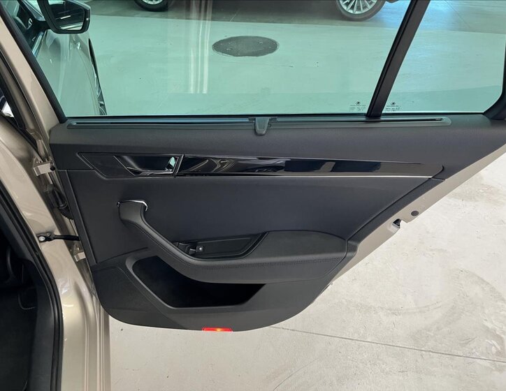 Škoda Superb Kombi 2,0 l 147 kw