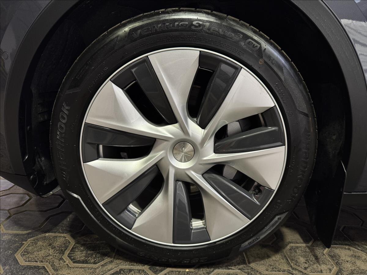 Tesla Model Y SUV / Terénní 0,0 378 kw