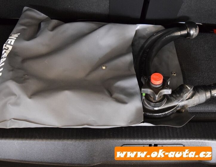 Peugeot 5008 MPV 1,5 l 96 kw