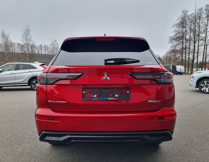 Mitsubishi Outlander 4