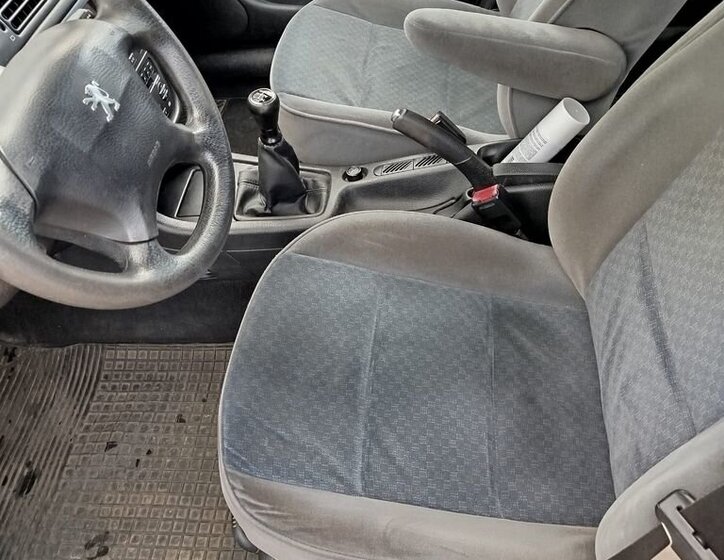 Peugeot 406 Sedan / Limuzína 2,0 l 80 kw