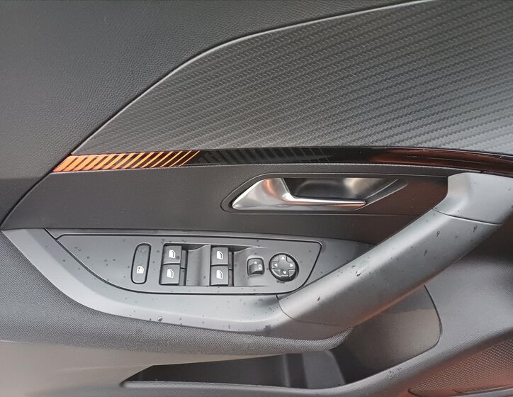 Peugeot 2008 Hatchback 1,5 l 81 kw