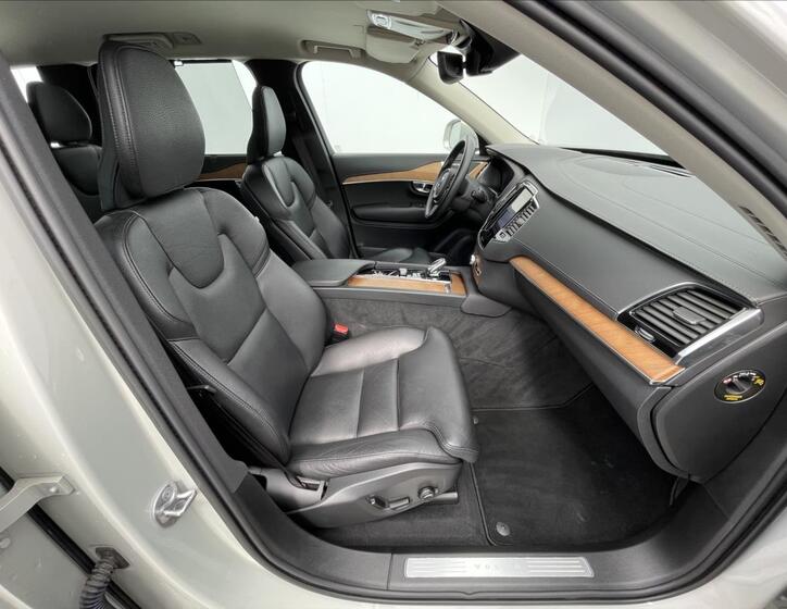 Volvo XC90 17