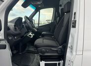 Mercedes-Benz Sprinter 11