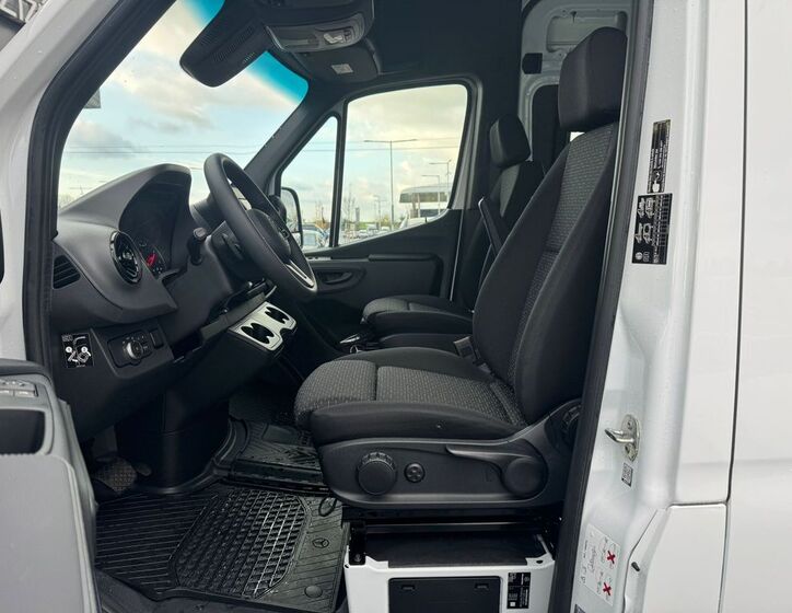 Mercedes-Benz Sprinter 11