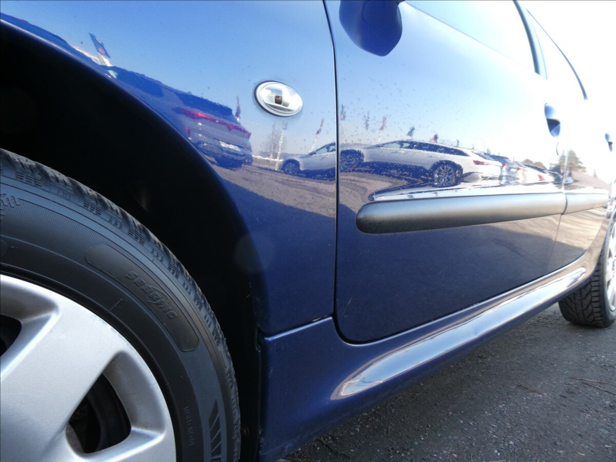 Peugeot 206 Hatchback 1,6 l 80 kw