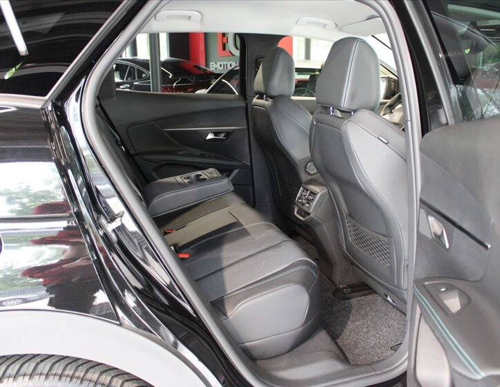 Peugeot 3008 SUV / Terénní 1,6 l 165 kw