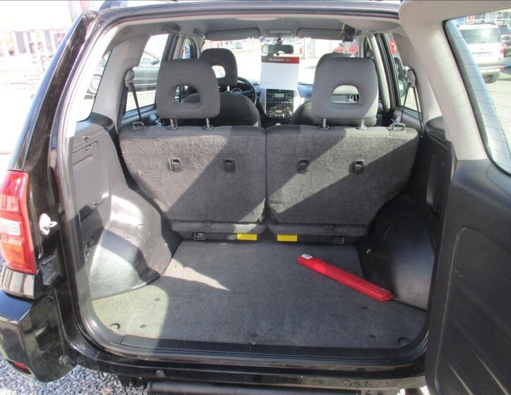 Toyota RAV4 SUV / Terénní 2,0 l 85 kw