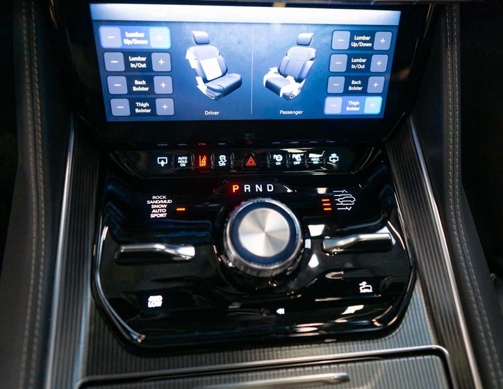 Jeep Grand Wagoneer 29