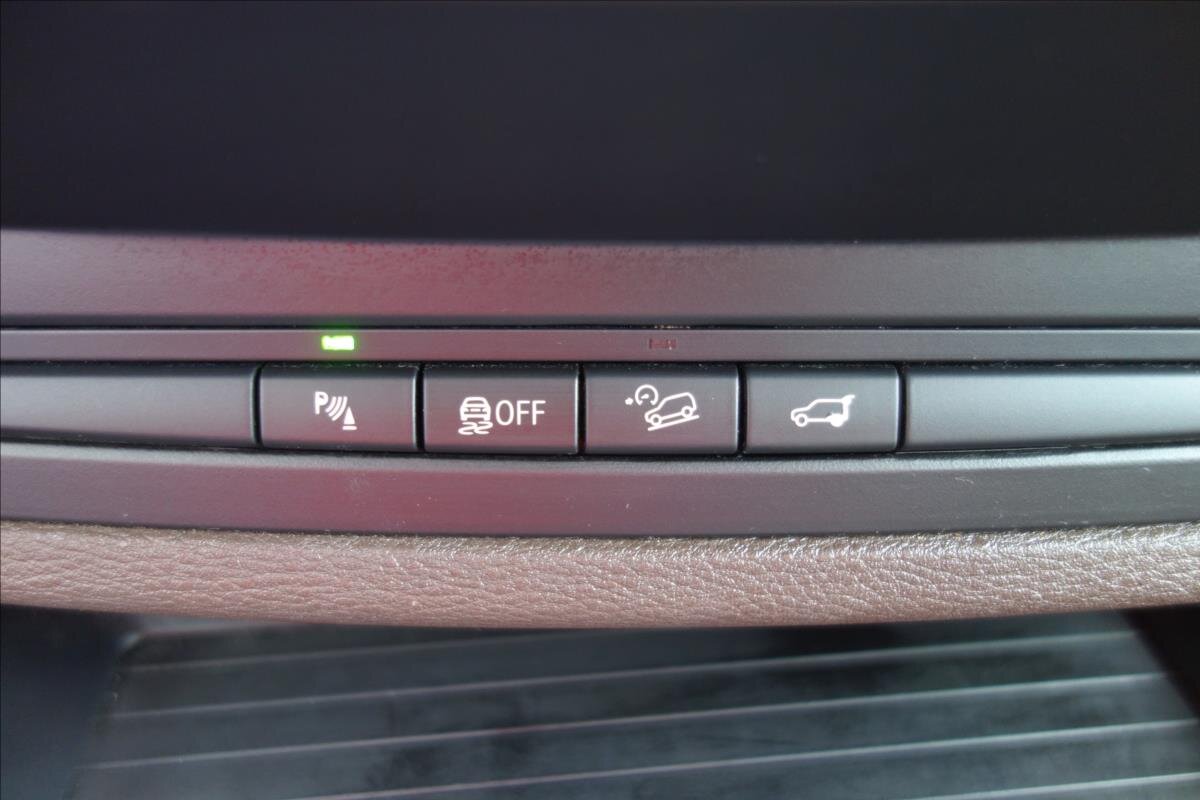 BMW X5 SUV / Terénní 3,0 l 225 kw