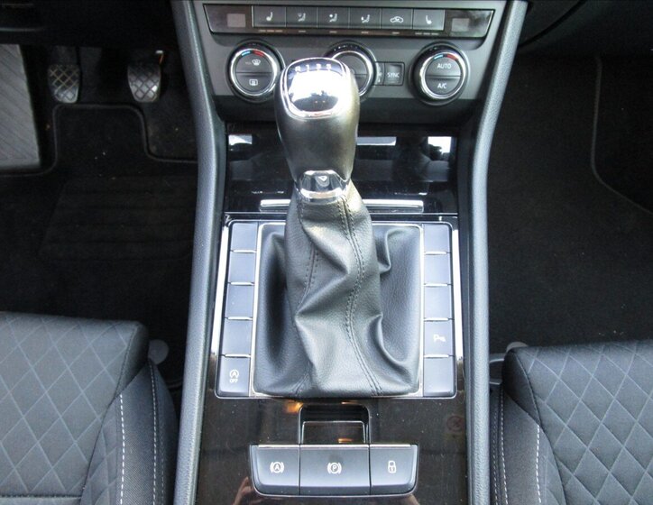 Škoda Superb Sedan / Limuzína 2,0 l 110 kw