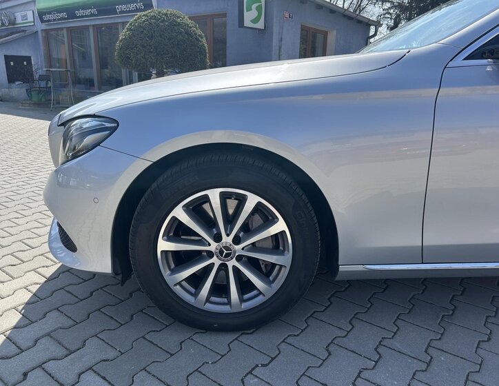 Mercedes-Benz Třídy E Sedan / Limuzína 3,0 l 190 kw