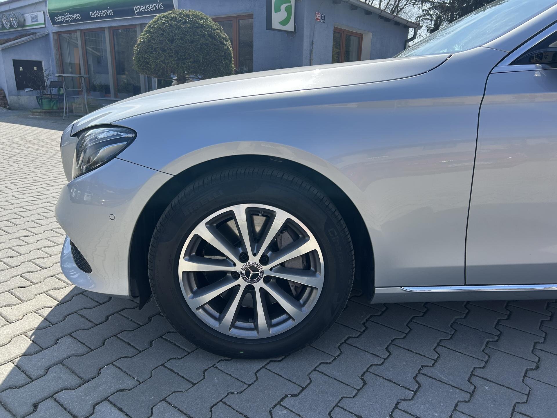 Mercedes-Benz Třídy E Sedan / Limuzína 3,0 l 190 kw