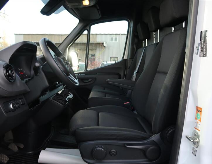 Mercedes-Benz Sprinter 12