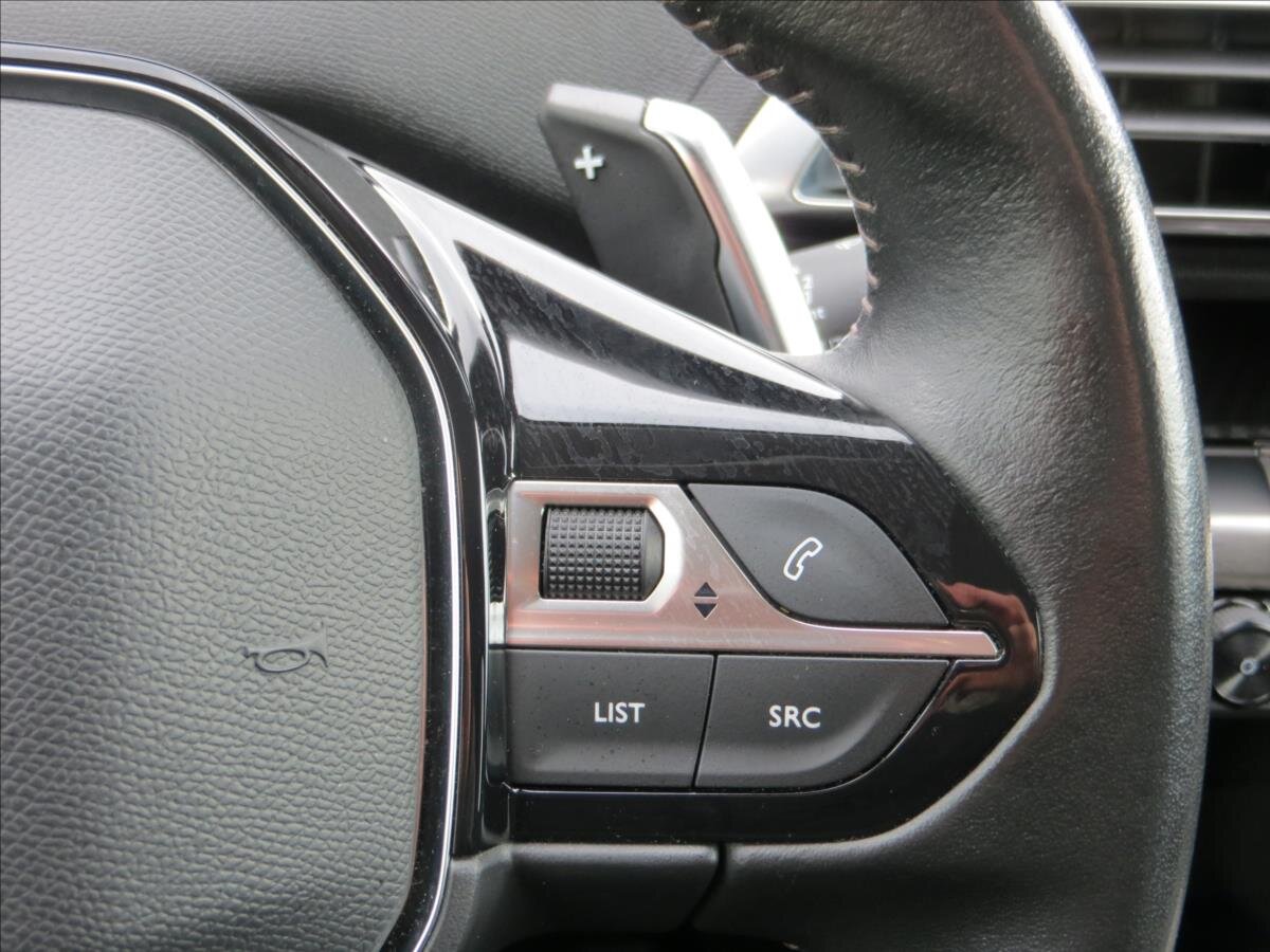 Peugeot 5008 MPV 1,2 l 96 kw