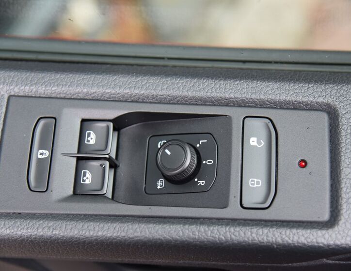 Volkswagen Multivan 13