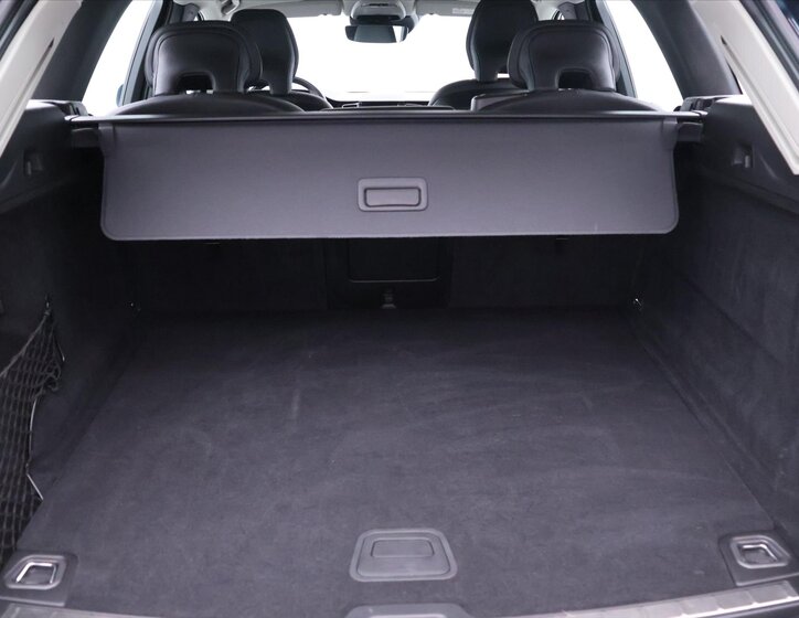 Volvo XC60 SUV / Terénní 2,0 l 145 kw