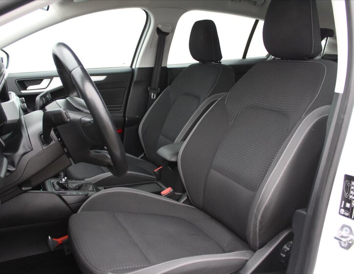 Ford Focus Kombi 999,0 74 kw