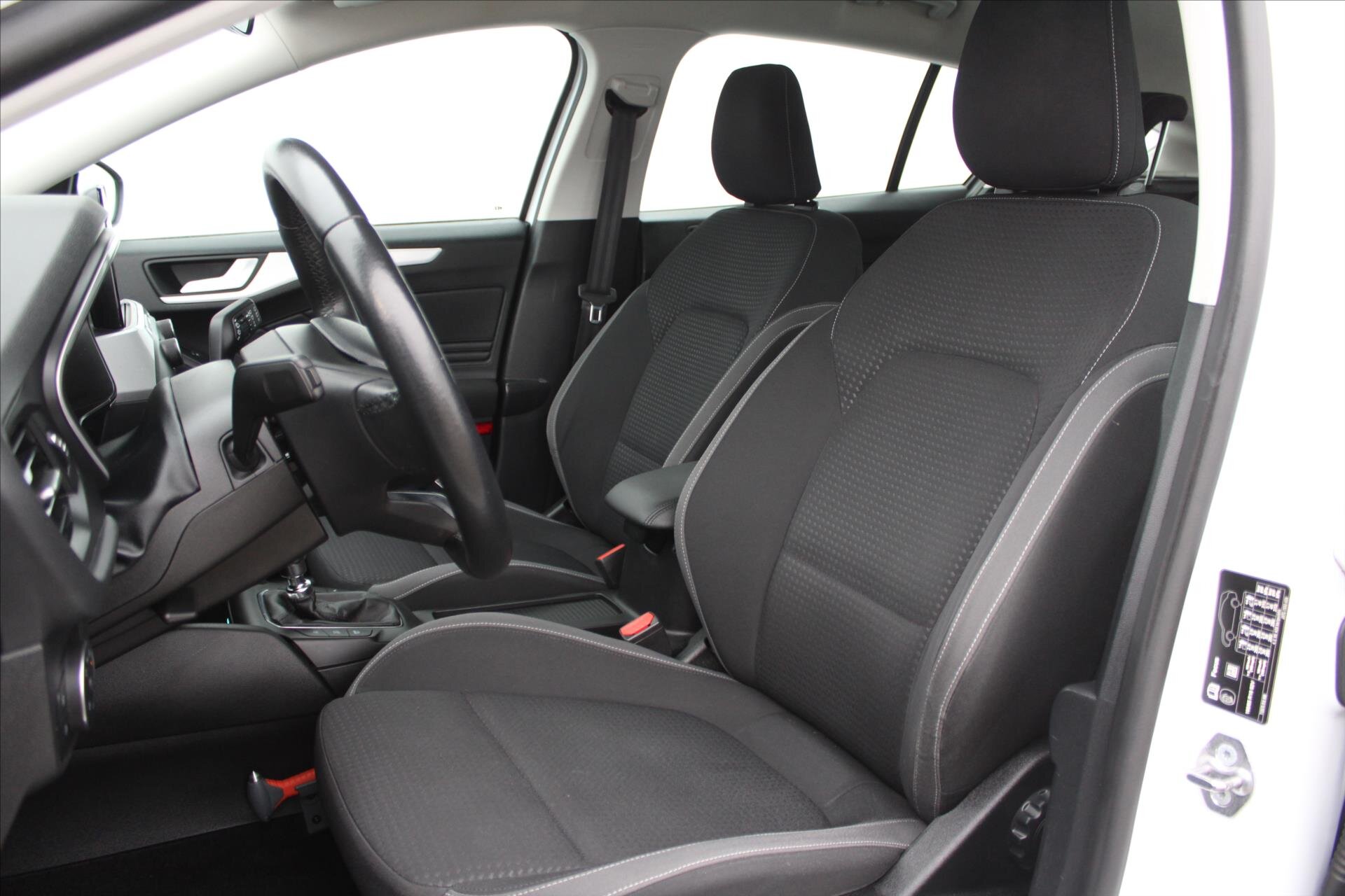 Ford Focus Kombi 999,0 74 kw