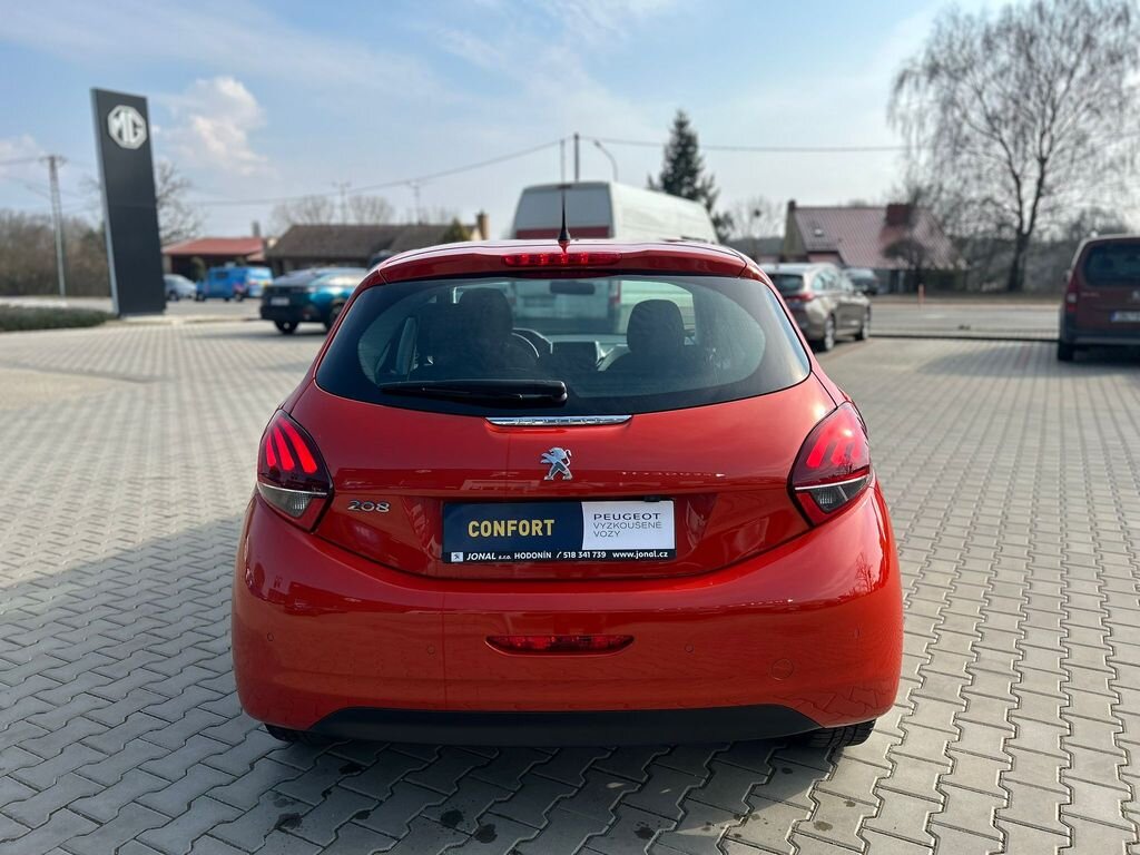 Peugeot 208 Hatchback 1,2 l 61 kw